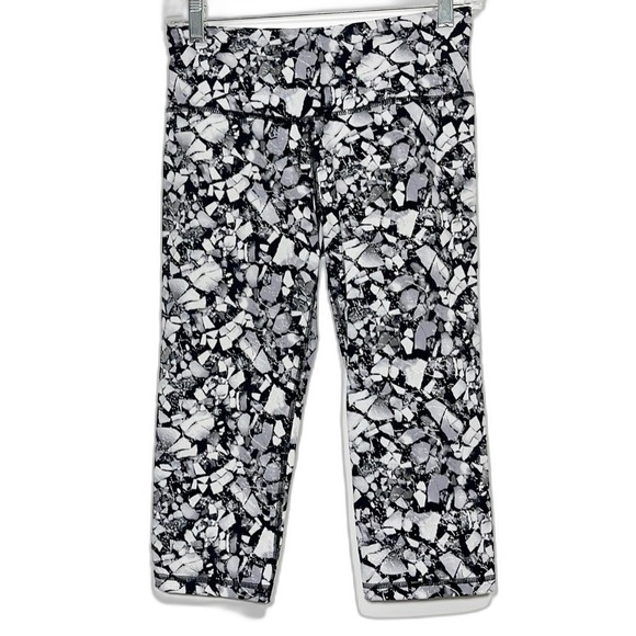 Victoria's Secret VSX Cropped Workout Leggings Size Small - Picture 1 of 9